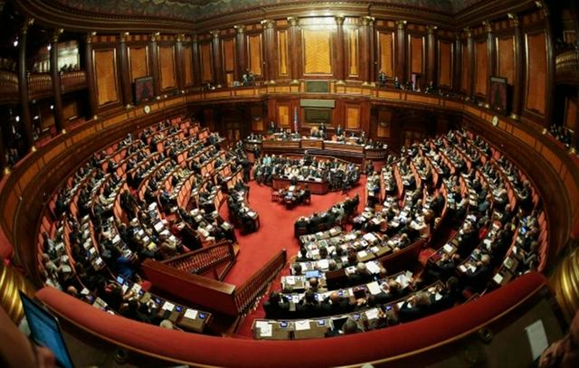 le gouvernement italien obtient la confiance du sénat