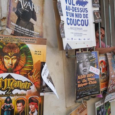 L'affichage sauvage à Avignon, un "désastre écologique" pour le patron du Off