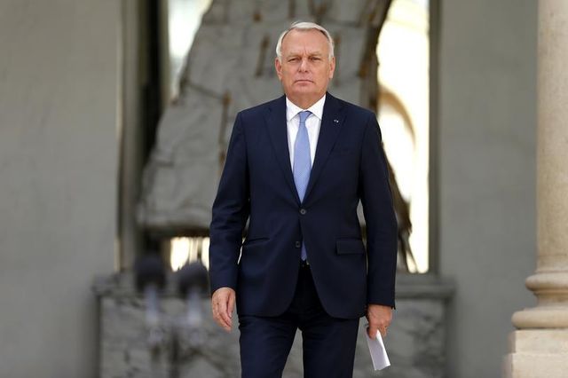 ayrault poursuit son opération déminage sur les retraites