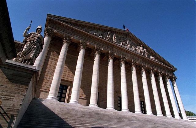 le parlement adopte le projet de budget pour 2013