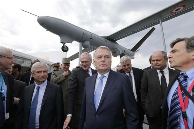 au bourget, jean-marc ayrault donne la priorité à l'aéronautique européen