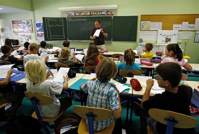 vincent peillon veut donner la priorité à la hausse des salaires des enseignants