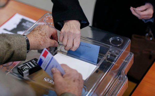 une vague bleue pointe au second tour des municipales