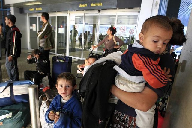 manuel valls se veut ferme mais transparent sur l'immigration