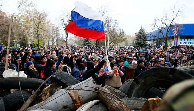 coup de force des pro-russes à slaviansk, dans l'est de l'ukraine
