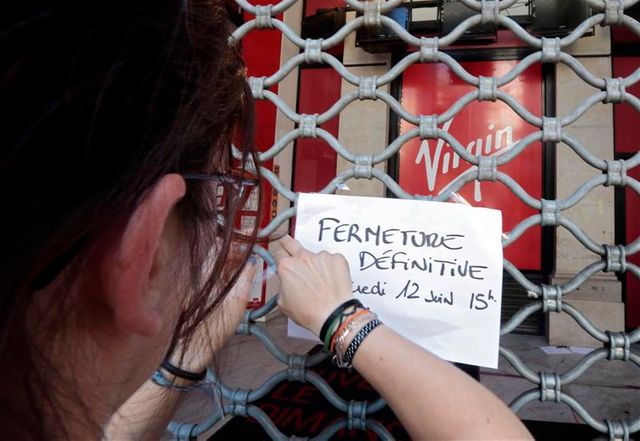 virgin ferme ses 26 magasins par mesure de sécurité