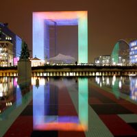 La Grande Arche de la Défense fut inaugurée le 14 juillet 1989