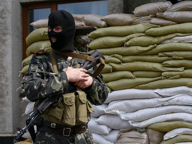 cinq morts dans l’attaque d’un checkpoint pro-russe en ukraine, selon la télévision russe