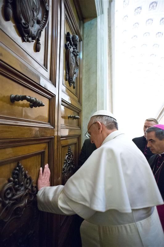 le vatican défend l'attitude du pape pendant la dictature militaire en argentine