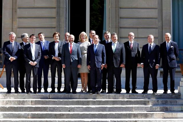 les sociaux-démocrates européens réunis à paris soutiennent jean-claude juncker
