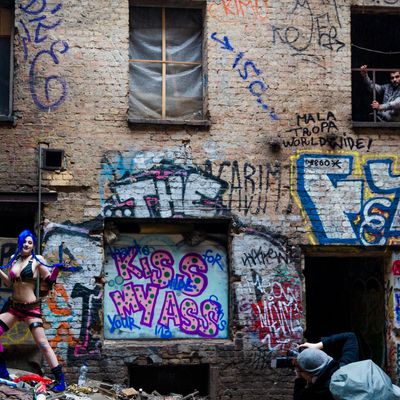 Séanche photo dans un squat dans une usine désaffectée à Berlin (2015)