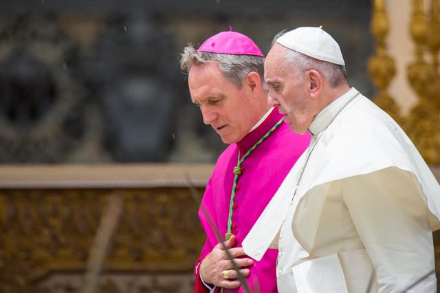 Le pape François décide la révocation d'évêque coupagnes de négligence de fais de pédophilie