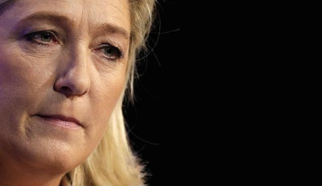 marine le pen apelle à la dissolution des groupes anti-fn