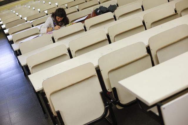 feu vert des députés au cours en anglais à l'université