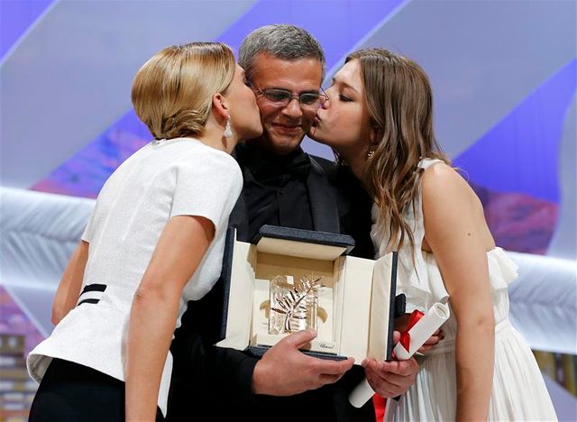 abdellatif kechiche reçoit la palme d'or pour "la vie d'adèle"