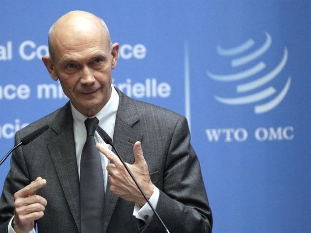 pascal lamy fait la leçon à arnaud montebourg