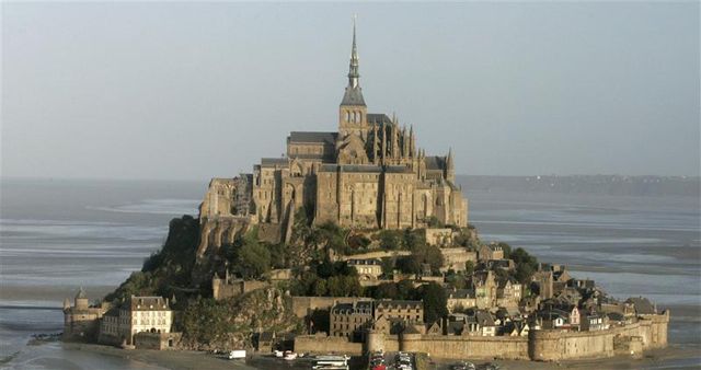bataille d'intérêts commerciaux à l'ombre du mont saint-michel