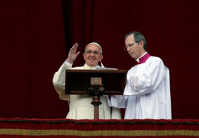 lors de la bénédiction "urbi et orbi", le pape lance un appel à la paix