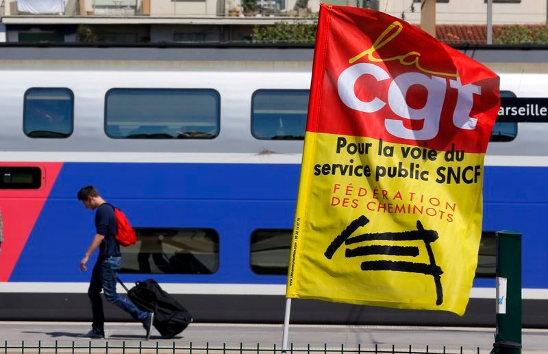 dixième jour de grève à la sncf, qui s'effrite