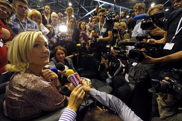 la cote de popularité de marine le pen grimpe
