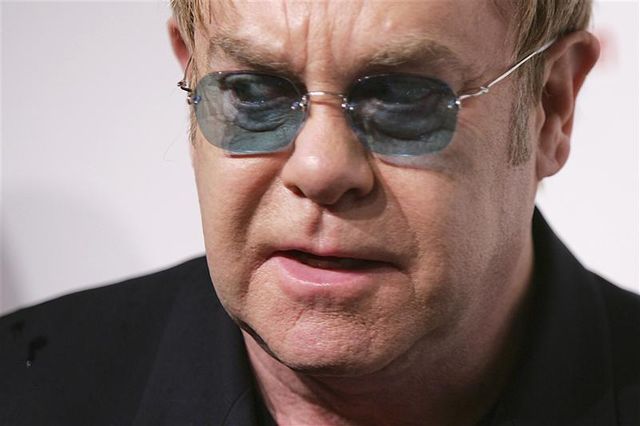 elton john à nouveau papa