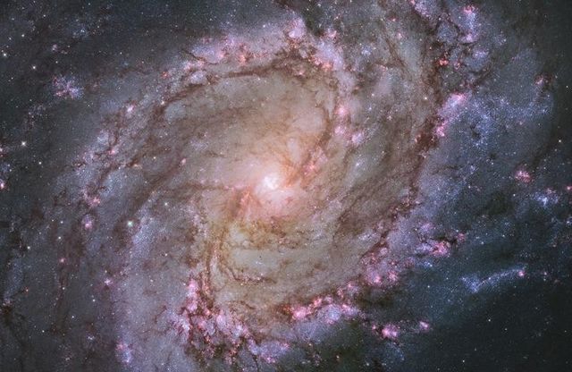 des astronomes disent avoir découvert "les ondes gravitationnelles"