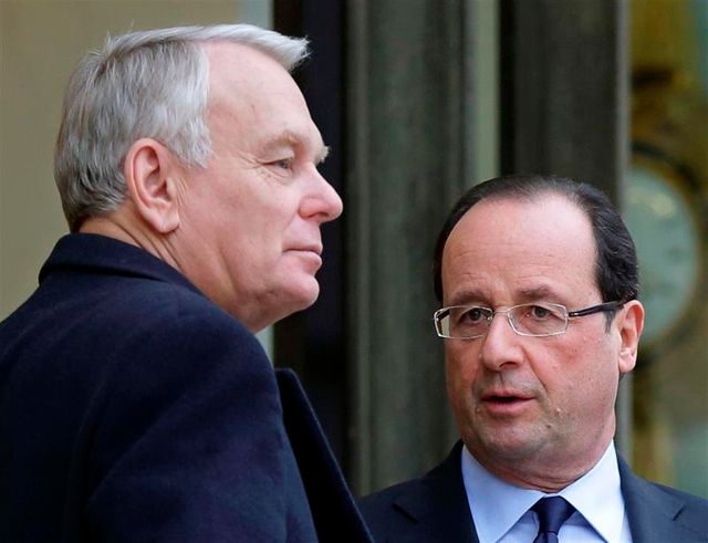 jean-marc ayrault se pose en chef de l'équipe gouvernementale