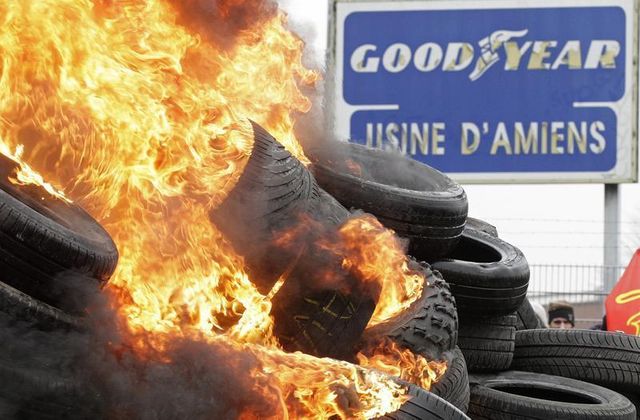 le site goodyear d'amiens-nord bloqué par des salariés