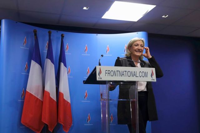 le front national remporte onze villes aux municipales