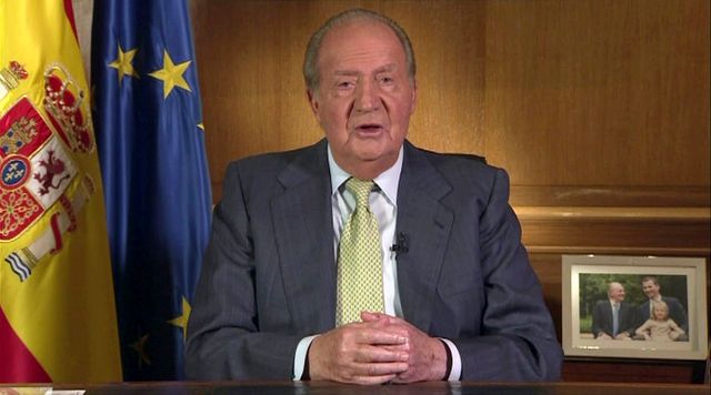 le roi d'espagne abdique