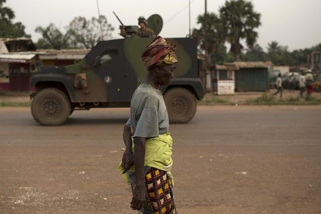 paris va déployer davantage de troupes en centrafrique