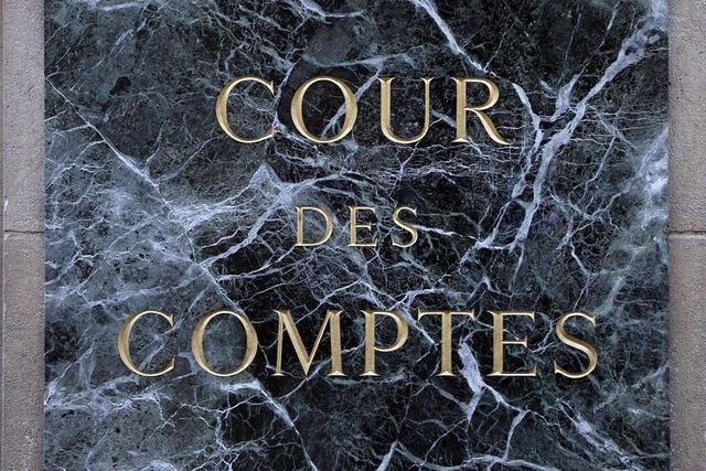 le patron du ps écharpe la cour des comptes