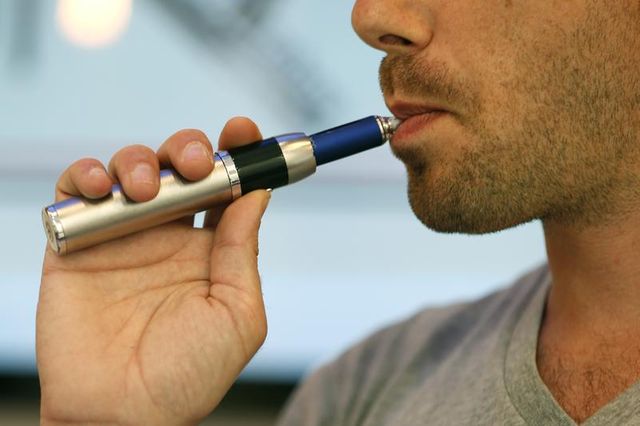 les députés votent l’interdiction de la cigarette électronique aux mineurs