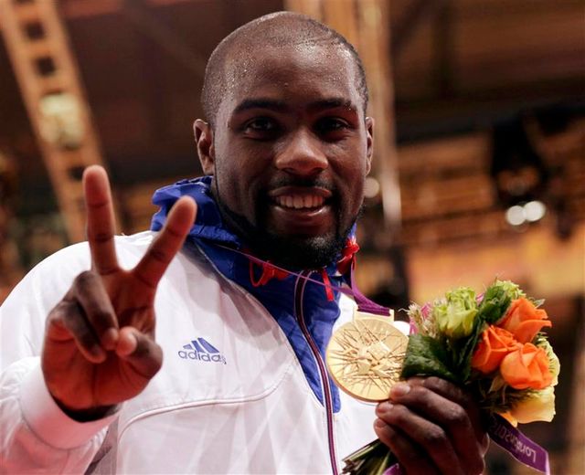 le judoka teddy riner décroche l’or olympique des plus de 100 kg