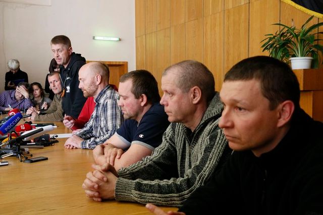 les observateurs de l'osce détenus à slaviansk se disent bien traités