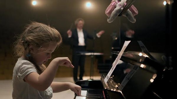 En Suède, des bambins apprennent à jouer Erik Satie en seulement cinq semaines !