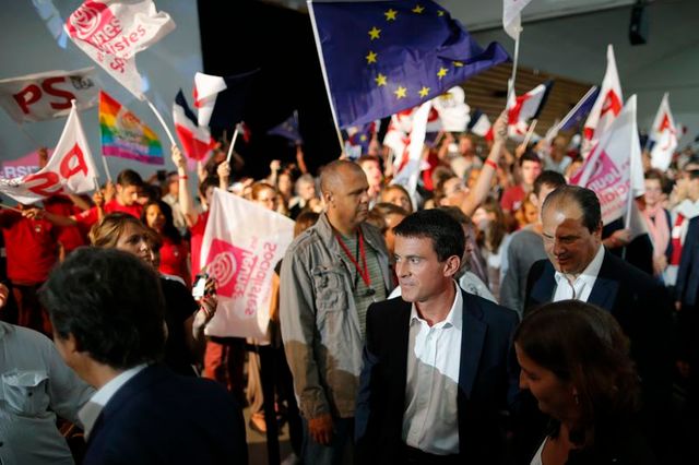 manuel valls tente de redonner un cap à des socialistes déboussolés