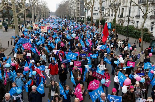 les opposants au mariage homosexuel défilent à paris