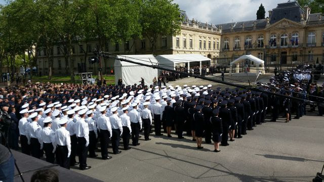 Les troupes réunies pour l'hommage national