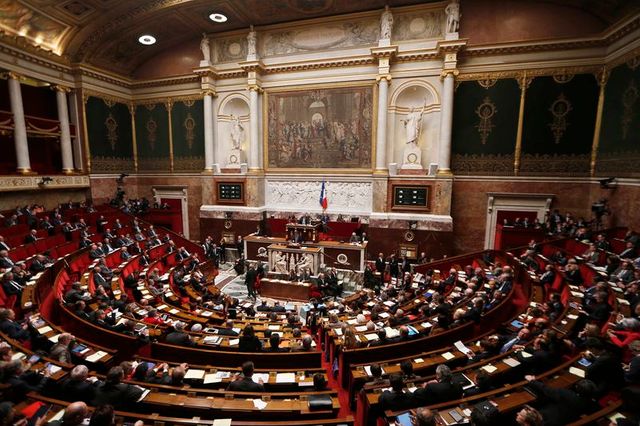 l'assemblée nationale refuse l'arrêt des négociations ue-usa