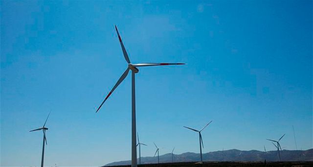 gdf sommé de démonter des éoliennes près d'un château