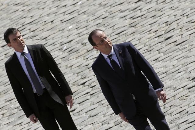 hollande et valls poursuivent leur baisse dans les sondages