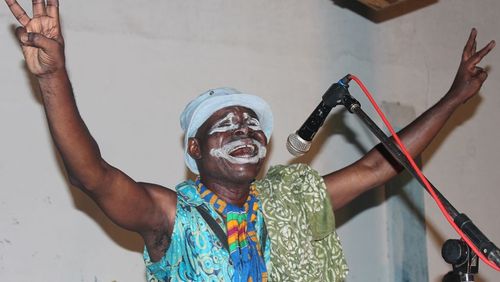 Togo (1/2) : Azé Kokovivina, le sorcier du fou rire