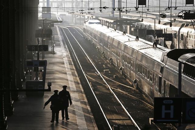 la sncf supprimerait plus de 1.400 postes en 2014