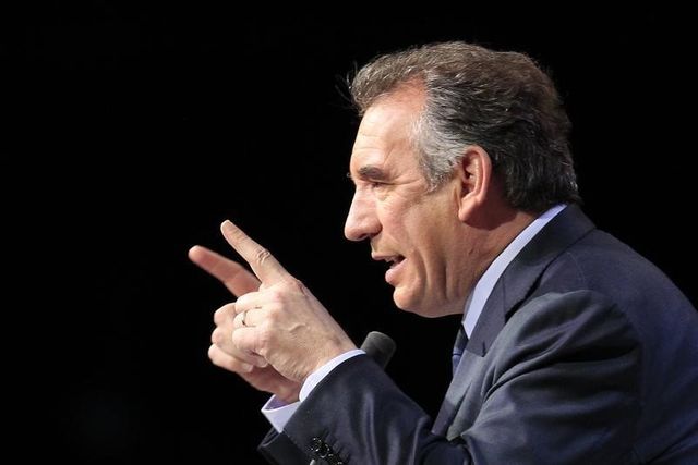françois bayrou prône un référendum sur une réforme des institutions
