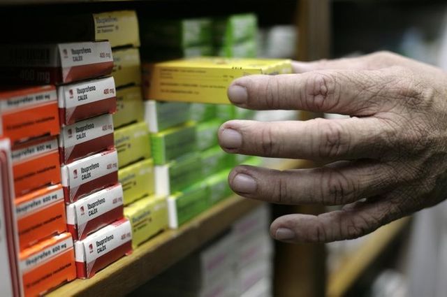 arnaud montebourg prône la création de "chaînes de pharmacies"