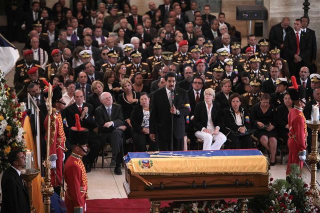 marée humaine aux obsèques d'hugo chavez