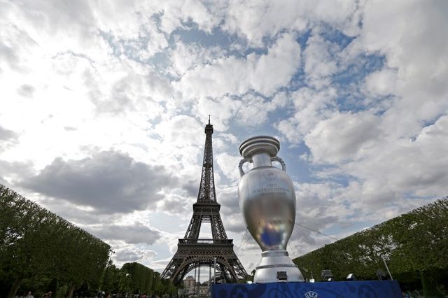 les bleus ouvriront l'euro 2016 au stade de france