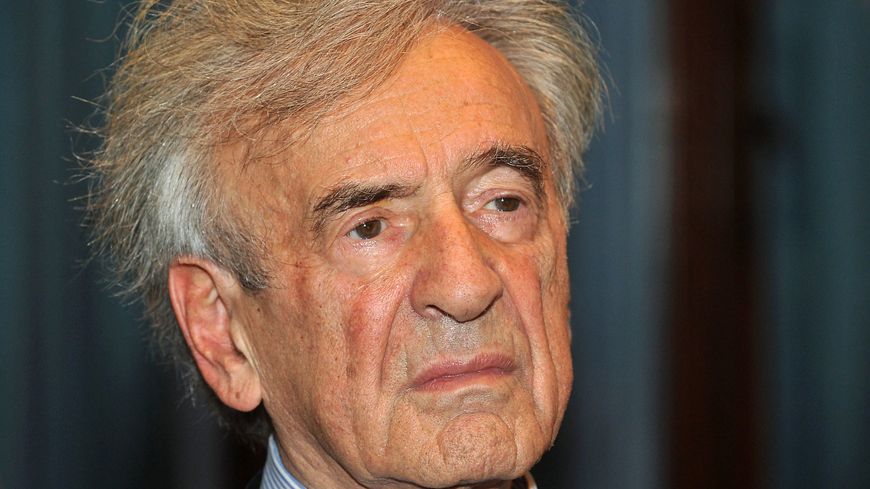 Elie Wiesel à une conférence à Budapest en 2009