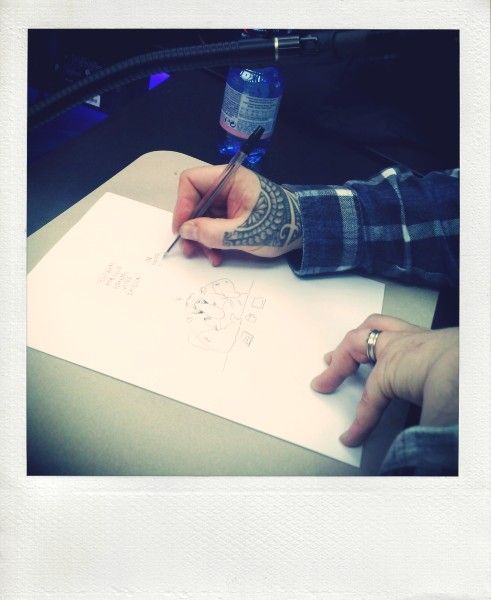 Manu Larcenet tout à son stylo...